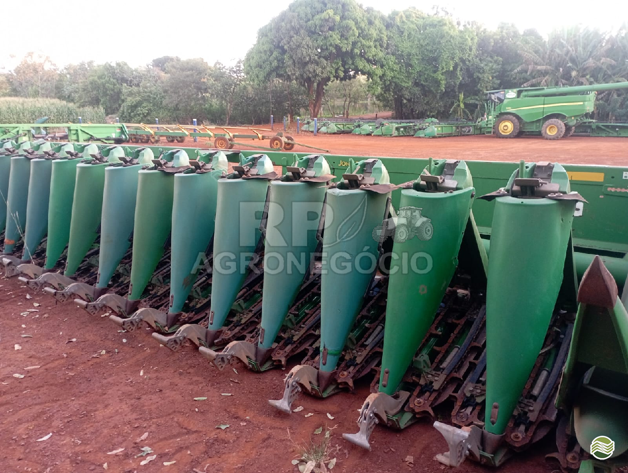 PLATAFORMA COLHEITADEIRA JOHN DEERE JOHN DEERE 617C RP Agronegócio MONTIVIDIU GOIAS GO